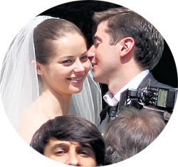 <a class=light href="/actor.aspx?id=298">Марина Александрова </a>вышла замуж