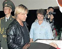 Он смешил нас, чтобы мы жили