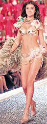 <a class=light href="/actor.aspx?id=3"><a class=light href="/actor.aspx?id=196">Орландо Блум</a></a> себе не изменяет