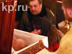 С Абдуловым простились его любимые женщины и дети